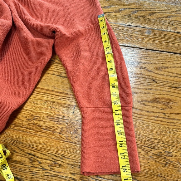 Heavy weight rust/orange color sweater. Size XL. Great fall colors.Pilling/AS IS - Picture 9 of 10